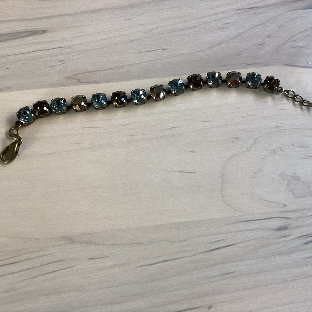 Swarovski like crystal bracelet In EUC